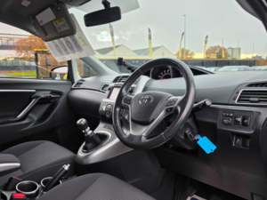2014 Toyota Verso 1.6 V-Matic Icon MPV 5dr Petrol Manual Euro 5 Euro 5 (132 Ps) in Grey — image 5