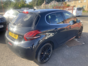 2016 Peugeot 208 1.2 Puretech Allure Premium in Grey — image 4