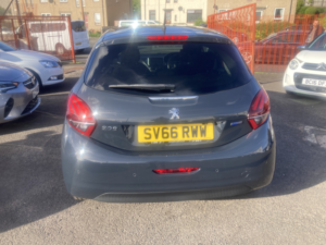 2016 Peugeot 208 1.2 Puretech Allure Premium in Grey — image 5