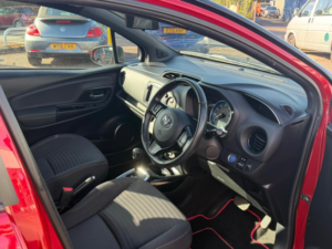 2016 Toyota Yaris 1.5 Vvt-H Design in Red — image 3