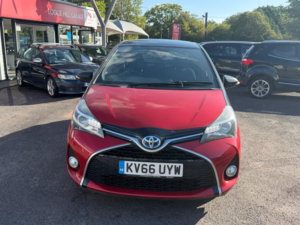 2016 Toyota Yaris 1.5 Vvt-H Design in Red — image 4