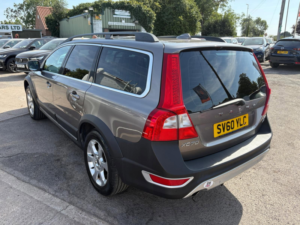 2010 Volvo Xc70 2.4 D5 Se Lux Estate 5dr Diesel Geartronic AWD Euro 5 (205 Ps) in Grey — image 3