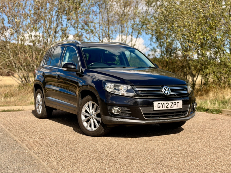 2012 Volkswagen Tiguan 2.0 Tsi Se in Black — image 1