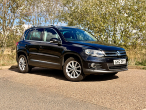 2012 Volkswagen Tiguan 2.0 Tsi Se in Black — image 2