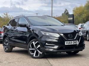 2019 Nissan Qashqai 1.3 Dig-T Tekna in Black — image 2