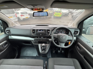 2020 Toyota Proace 1.5d Shuttle Medium MPV 5dr Diesel Manual Mwb Euro 6 (s/s) (9 Seat) (120 Ps) in Grey — image 2