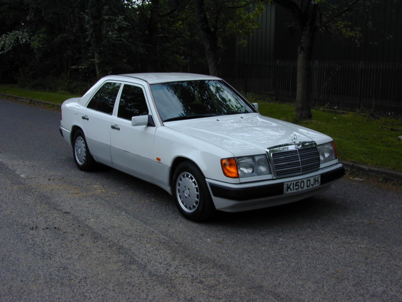 1993 Mercedes-Benz 200 Ref 8787 - Mercedes Benz W124 200e Automatic Saloon (rhd - Uk Car) in White — image 1