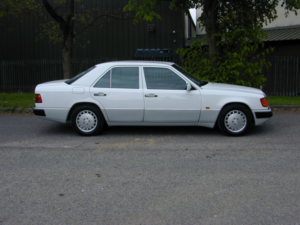 1993 Mercedes-Benz 200 Ref 8787 - Mercedes Benz W124 200e Automatic Saloon (rhd - Uk Car) in White — image 2