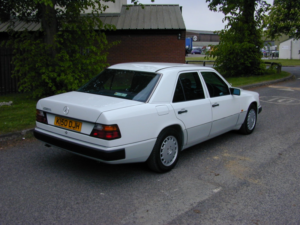 1993 Mercedes-Benz 200 Ref 8787 - Mercedes Benz W124 200e Automatic Saloon (rhd - Uk Car) in White — image 3