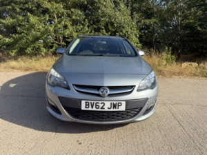 2012 Vauxhall Astra 1.7 Cdti Ecoflex Exclusiv in Silver — image 4