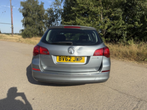 2012 Vauxhall Astra 1.7 Cdti Ecoflex Exclusiv in Silver — image 5
