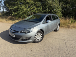 2012 Vauxhall Astra 1.7 Cdti Ecoflex Exclusiv in Silver — image 6