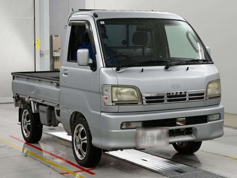 2002 Daihatsu Hijet 660cc 4WD Kei Truck in Silver — image 1