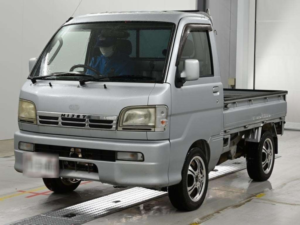 2002 Daihatsu Hijet 660cc 4WD Kei Truck in Silver — image 3