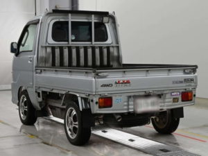 2002 Daihatsu Hijet 660cc 4WD Kei Truck in Silver — image 4
