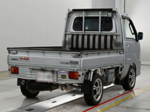 2002 Daihatsu Hijet 660cc 4WD Kei Truck in Silver — image 5
