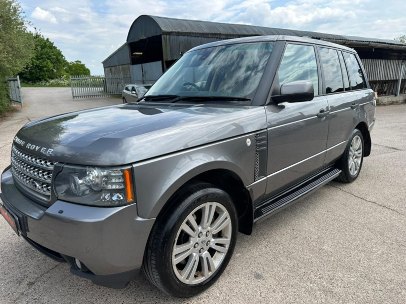 2011 Land Rover Range Rover 4.4 Td V8 Vogue in Grey — image 1