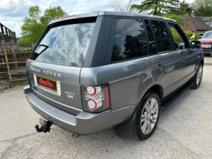 2011 Land Rover Range Rover 4.4 Td V8 Vogue in Grey — image 2