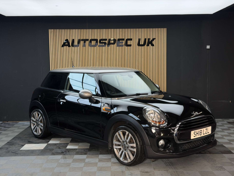 2018 MINI Hatch 1.5 Cooper Seven Hatchback 3dr Petrol Manual Euro 6 (s/s) (136 Ps) in Black — image 1