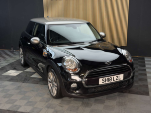 2018 MINI Hatch 1.5 Cooper Seven Hatchback 3dr Petrol Manual Euro 6 (s/s) (136 Ps) in Black — image 2