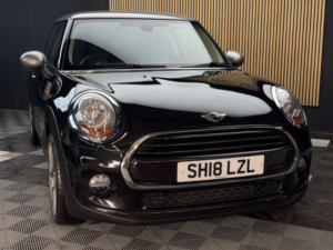 2018 MINI Hatch 1.5 Cooper Seven Hatchback 3dr Petrol Manual Euro 6 (s/s) (136 Ps) in Black — image 3