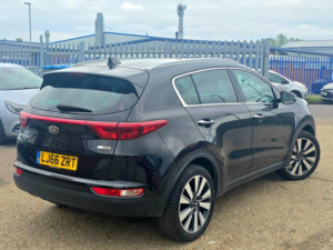 2016 Kia Sportage 1.7 Crdi 3 Euro 6 (s/s) 5dr in Black — image 2