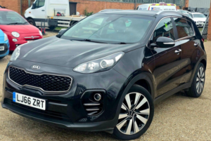 2016 Kia Sportage 1.7 Crdi 3 Euro 6 (s/s) 5dr in Black — image 3