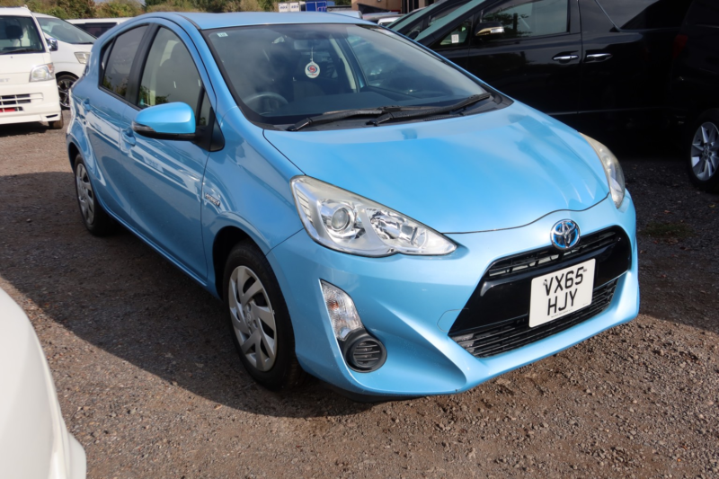 2015 Toyota Aqua Prius C Hybrid in Blue — image 1