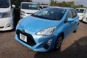 2015 Toyota Aqua Prius C Hybrid in Blue — image 3