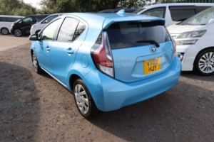 2015 Toyota Aqua Prius C Hybrid in Blue — image 4