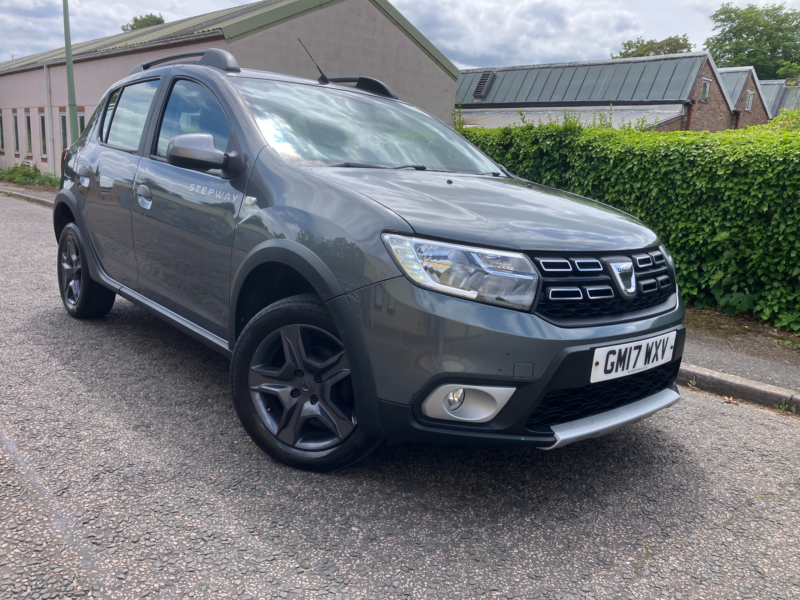 2017 Dacia Sandero Stepway 0.9 Tce Se Summit Hatchback 5dr Petrol Manual Euro 6 (s/s) (90 Ps) in Grey — image 1