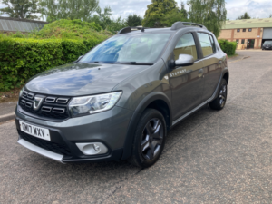 2017 Dacia Sandero Stepway 0.9 Tce Se Summit Hatchback 5dr Petrol Manual Euro 6 (s/s) (90 Ps) in Grey — image 3