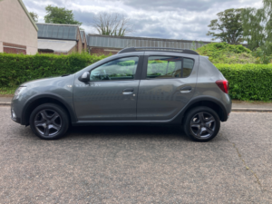 2017 Dacia Sandero Stepway 0.9 Tce Se Summit Hatchback 5dr Petrol Manual Euro 6 (s/s) (90 Ps) in Grey — image 4