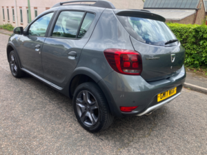 2017 Dacia Sandero Stepway 0.9 Tce Se Summit Hatchback 5dr Petrol Manual Euro 6 (s/s) (90 Ps) in Grey — image 5