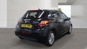 2016 Peugeot 208 1.2 Puretech Allure Black 5dr Low Tax+satnav in Black — image 4