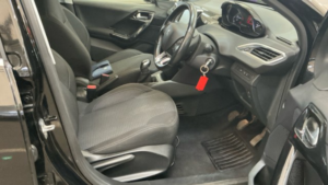 2016 Peugeot 208 1.2 Puretech Allure Black 5dr Low Tax+satnav in Black — image 5