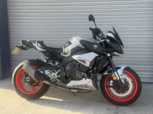 2019 Yamaha Mt-10 in Grey — image 2