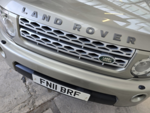 2011 Land Rover Discovery 4 3.0 Sd V6 Xs in Gold — image 3