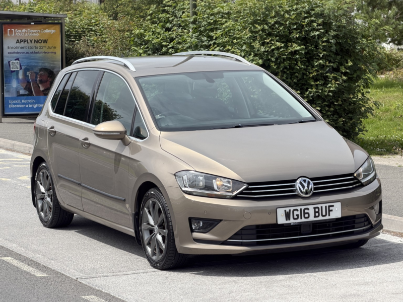 2016 Volkswagen Golf Sv 1.4 Tsi Bluemotion Tech Act Gt in Gold — image 1