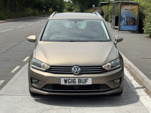 2016 Volkswagen Golf Sv 1.4 Tsi Bluemotion Tech Act Gt in Gold — image 4