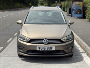 2016 Volkswagen Golf Sv 1.4 Tsi Bluemotion Tech Act Gt in Gold — image 6