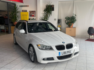 2011 BMW 3 Series 2.0 318d M Sport Touring in White — image 2