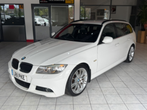 2011 BMW 3 Series 2.0 318d M Sport Touring in White — image 5