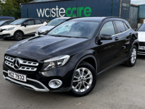 2017 Mercedes-Benz Gla 2.1 Gla200d Se in Black — image 3