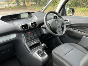 2009 Citroen C3 Picasso 1.6 Hdi Vt in Beige — image 3