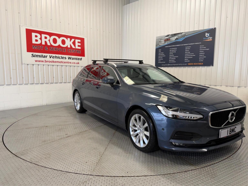 2019 Volvo V90 2.0 D4 Momentum Plus Auto Euro 6 (s/s) 5dr in Blue — image 1