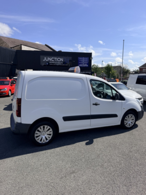 2017 Citroen Berlingo 1.6 Bluehdi 850 Enterprise in White — image 5