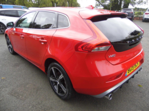 2019 Volvo V40 2.0 T2 R-Design Edition Euro 6 (s/s) 5dr in Red — image 4