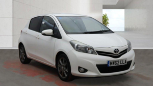 2013 Toyota Yaris 1.33 Dual Vvt-I Sr Multidrive S Euro 5 5dr in White — image 2