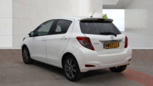 2013 Toyota Yaris 1.33 Dual Vvt-I Sr Multidrive S Euro 5 5dr in White — image 4
